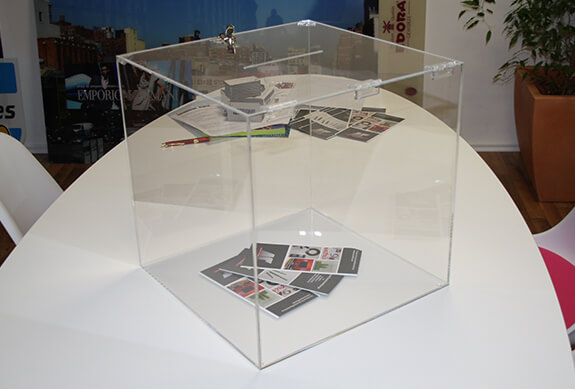 Werbeaufsteller aus Acrylglas