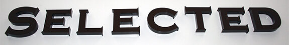 Buchstaben lackiert